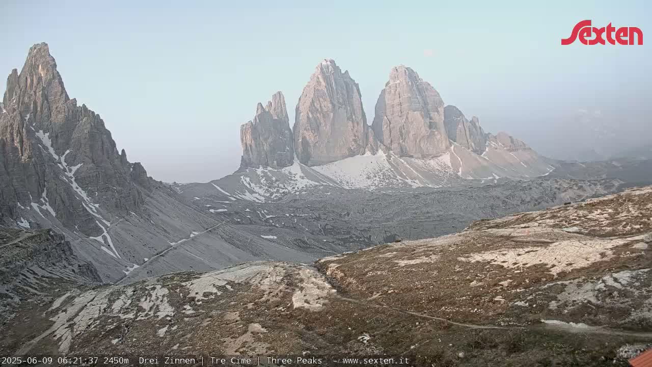 3 Zinnen Dolomites ,Tre Cime di Lavaredo (Three Peaks of Lavaredo) Live Cam - Belluno, Veneto, Italy
