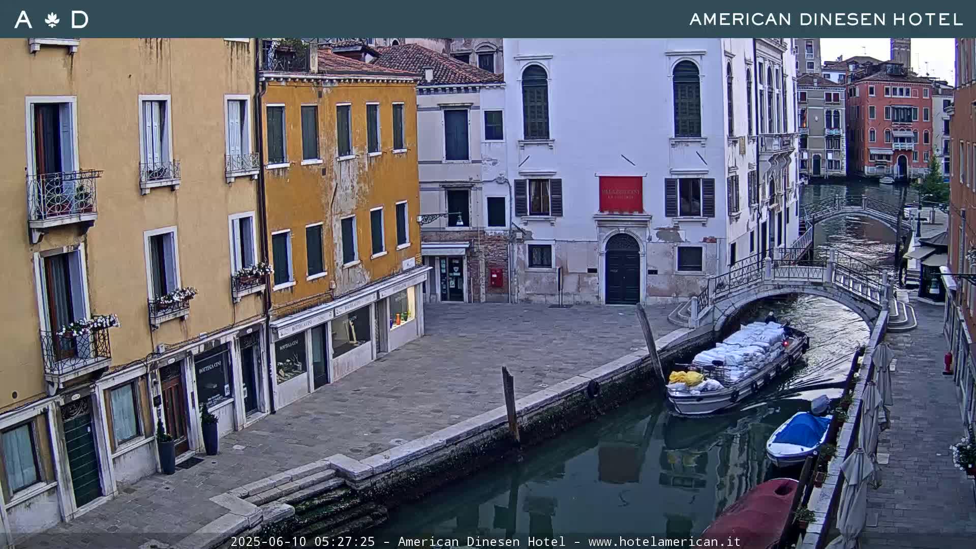 3 Zinnen Dolomites ,Tre Cime di Lavaredo (Three Peaks of Lavaredo) Live Cam - Belluno, Veneto, Italy