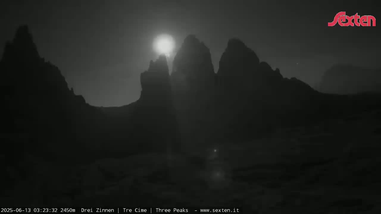 3 Zinnen Dolomites ,Tre Cime di Lavaredo (Three Peaks of Lavaredo) Live Cam - Belluno, Veneto, Italy