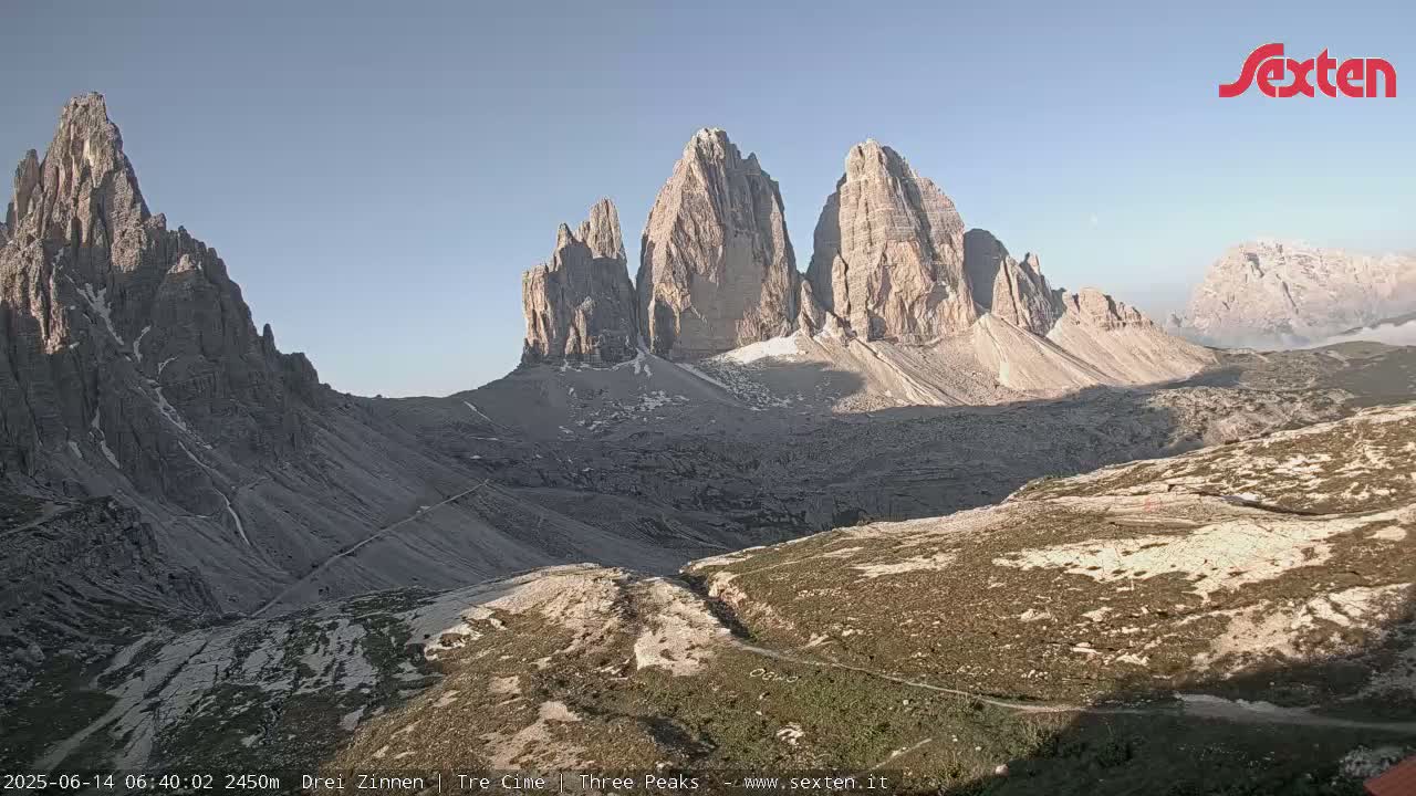 3 Zinnen Dolomites ,Tre Cime di Lavaredo (Three Peaks of Lavaredo) Live Cam - Belluno, Veneto, Italy