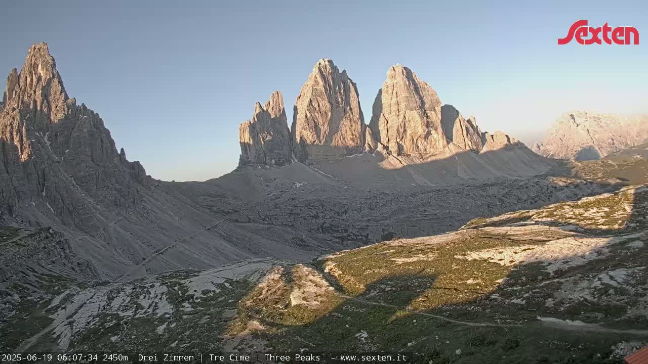 3 Zinnen Dolomites ,Tre Cime di Lavaredo (Three Peaks of Lavaredo) Live Cam - Belluno, Veneto, Italy