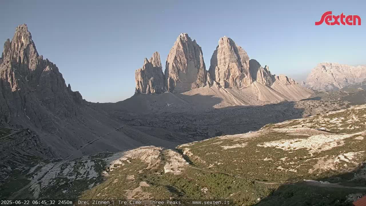 3 Zinnen Dolomites ,Tre Cime di Lavaredo (Three Peaks of Lavaredo) Live Cam - Belluno, Veneto, Italy