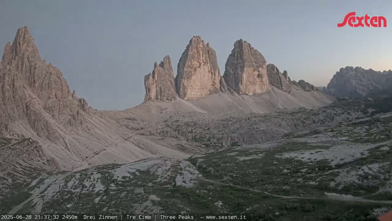3 Zinnen Dolomites ,Tre Cime di Lavaredo (Three Peaks of Lavaredo) Live Cam - Belluno, Veneto, Italy