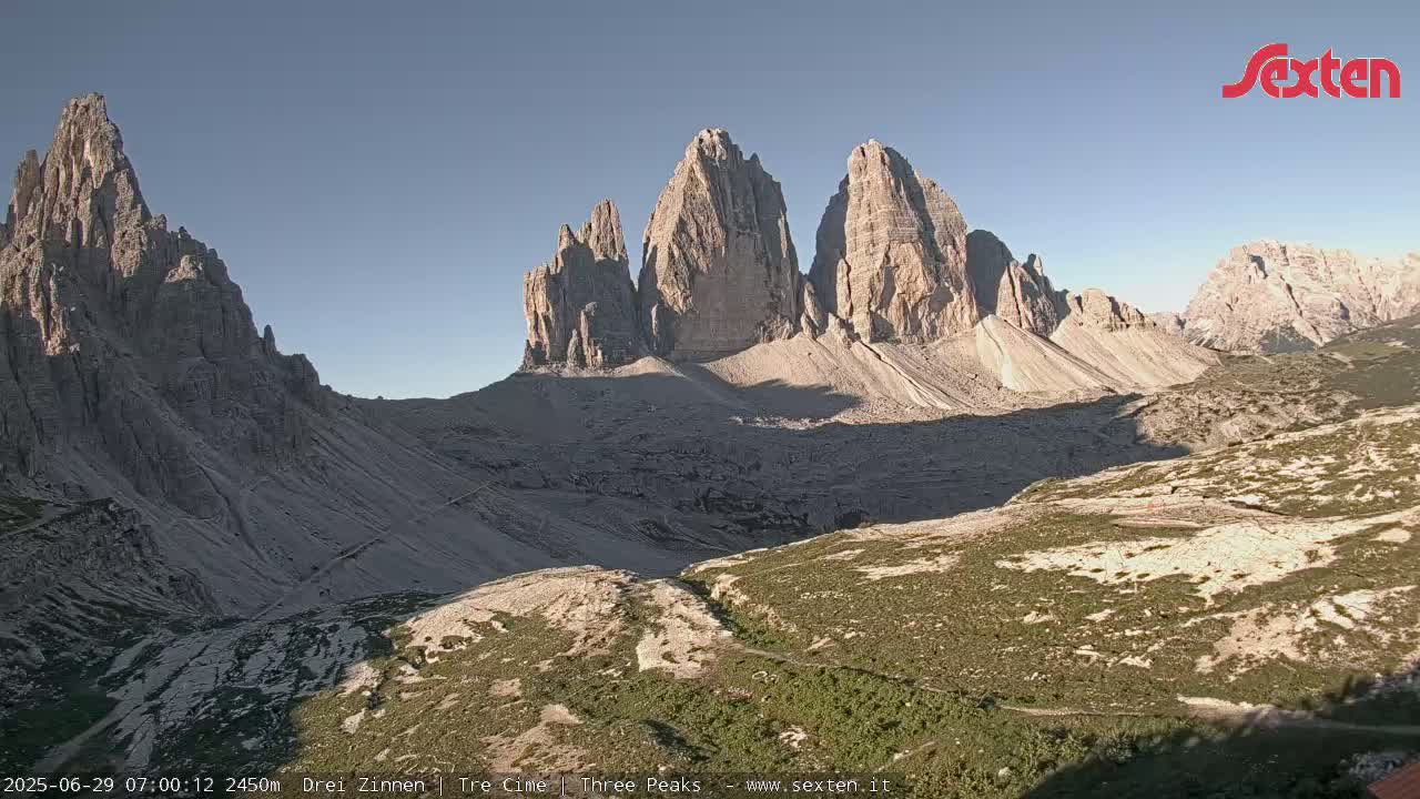 3 Zinnen Dolomites ,Tre Cime di Lavaredo (Three Peaks of Lavaredo) Live Cam - Belluno, Veneto, Italy