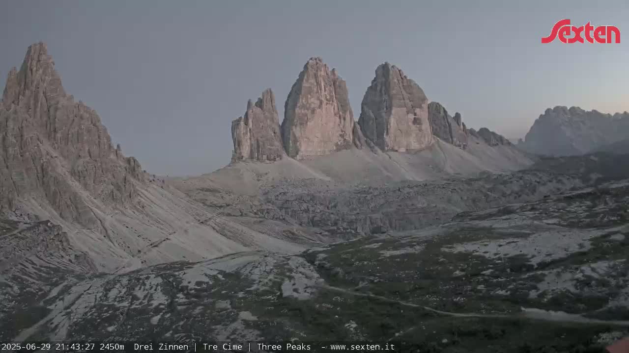 3 Zinnen Dolomites ,Tre Cime di Lavaredo (Three Peaks of Lavaredo) Live Cam - Belluno, Veneto, Italy