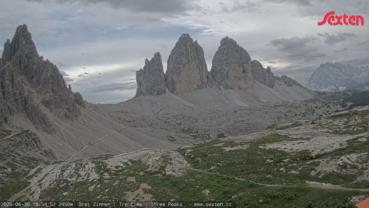 3 Zinnen Dolomites ,Tre Cime di Lavaredo (Three Peaks of Lavaredo) Live Cam - Belluno, Veneto, Italy
