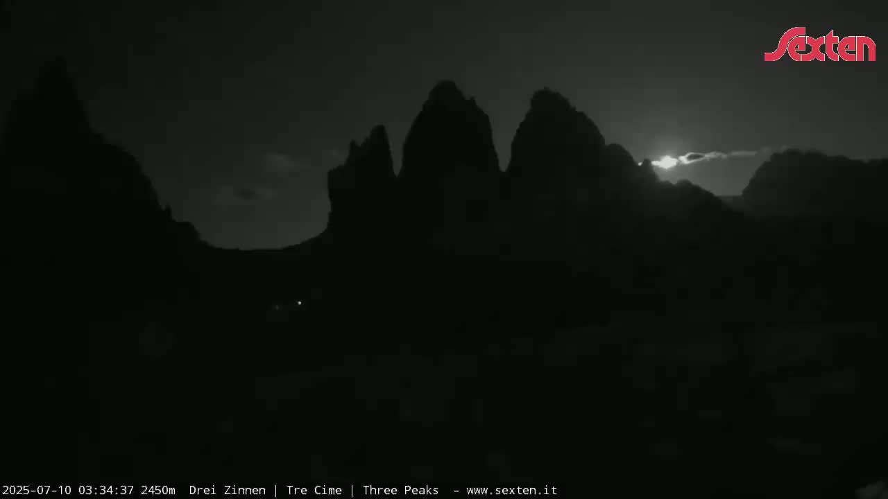 3 Zinnen Dolomites ,Tre Cime di Lavaredo (Three Peaks of Lavaredo) Live Cam - Belluno, Veneto, Italy