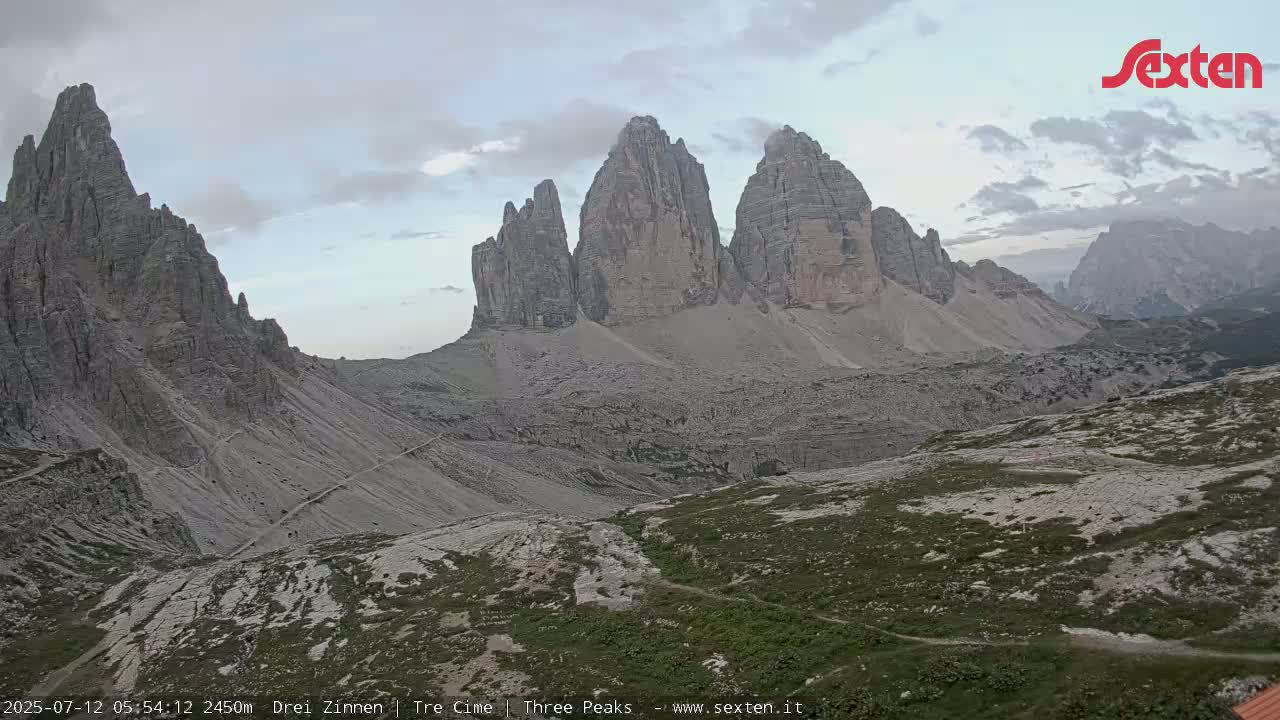 3 Zinnen Dolomites ,Tre Cime di Lavaredo (Three Peaks of Lavaredo) Live Cam - Belluno, Veneto, Italy