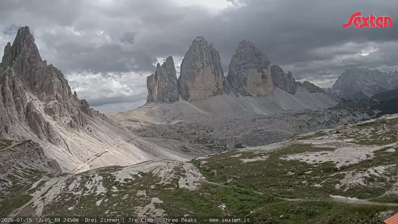 3 Zinnen Dolomites ,Tre Cime di Lavaredo (Three Peaks of Lavaredo) Live Cam - Belluno, Veneto, Italy
