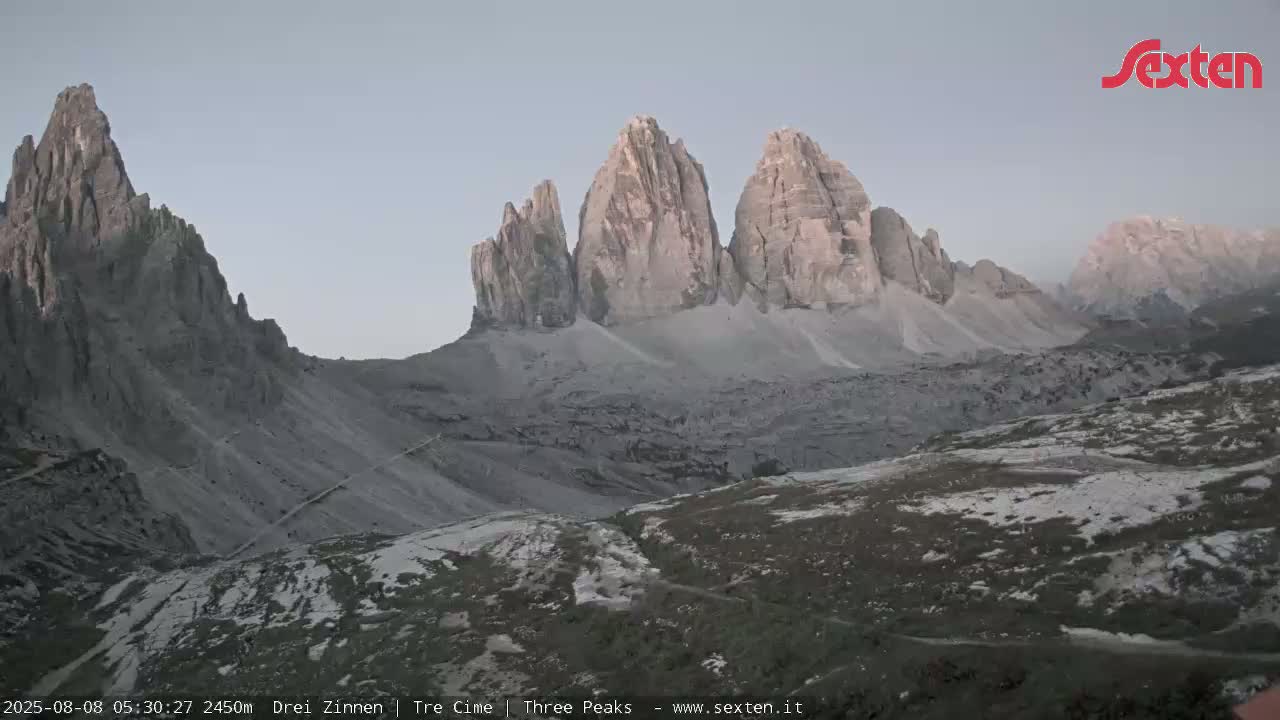 3 Zinnen Dolomites ,Tre Cime di Lavaredo (Three Peaks of Lavaredo) Live Cam - Belluno, Veneto, Italy
