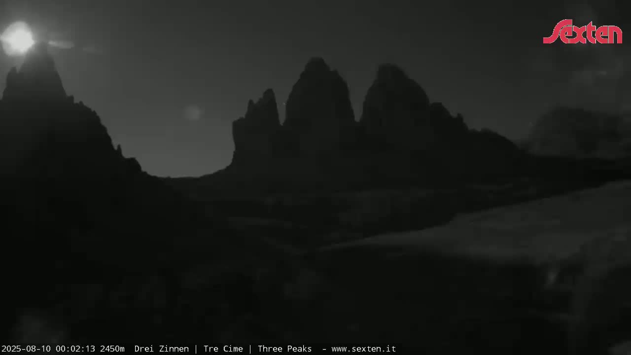 3 Zinnen Dolomites ,Tre Cime di Lavaredo (Three Peaks of Lavaredo) Live Cam - Belluno, Veneto, Italy