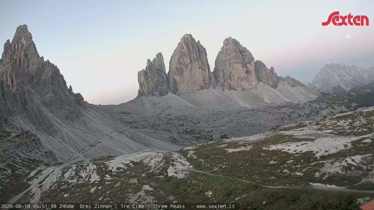 3 Zinnen Dolomites ,Tre Cime di Lavaredo (Three Peaks of Lavaredo) Live Cam - Belluno, Veneto, Italy