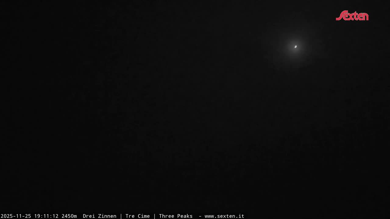 3 Zinnen Dolomites ,Tre Cime di Lavaredo (Three Peaks of Lavaredo) Live Cam - Belluno, Veneto, Italy