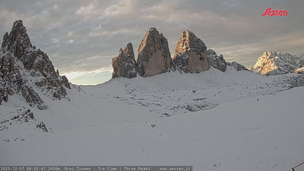 3 Zinnen Dolomites ,Tre Cime di Lavaredo (Three Peaks of Lavaredo) Live Cam - Belluno, Veneto, Italy