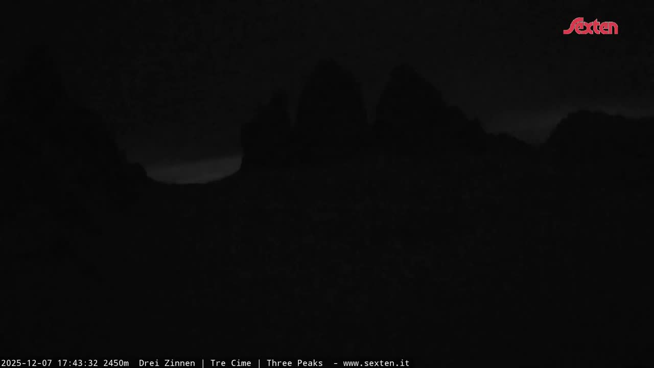 3 Zinnen Dolomites ,Tre Cime di Lavaredo (Three Peaks of Lavaredo) Live Cam - Belluno, Veneto, Italy