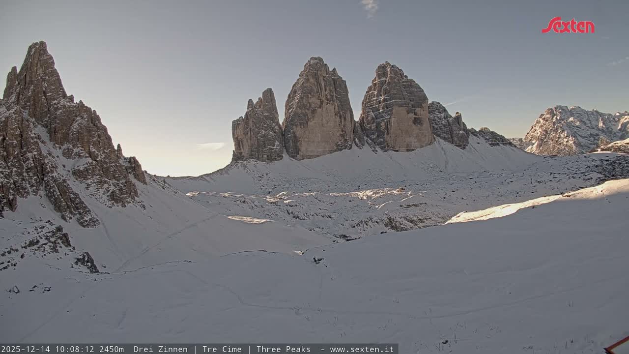 3 Zinnen Dolomites ,Tre Cime di Lavaredo (Three Peaks of Lavaredo) Live Cam - Belluno, Veneto, Italy