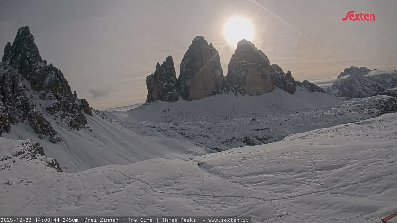 3 Zinnen Dolomites ,Tre Cime di Lavaredo (Three Peaks of Lavaredo) Live Cam - Belluno, Veneto, Italy