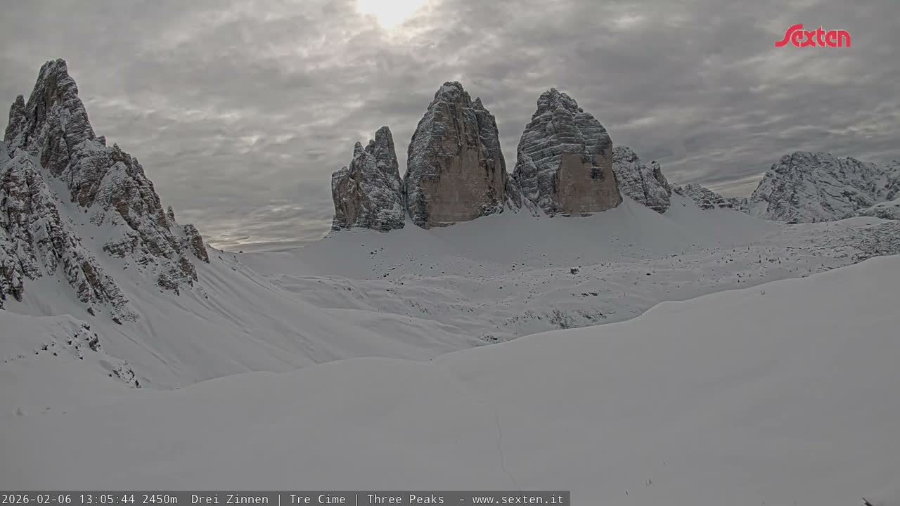 3 Zinnen Dolomites ,Tre Cime di Lavaredo (Three Peaks of Lavaredo) Live Cam - Belluno, Veneto, Italy