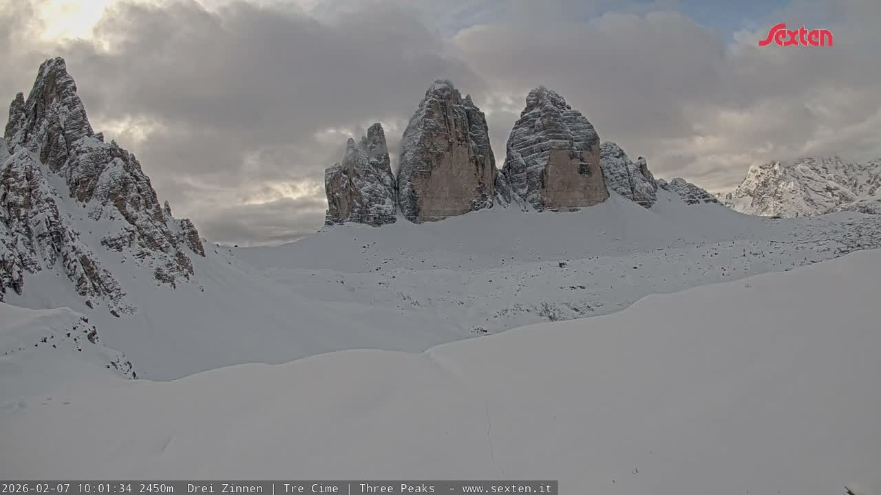 3 Zinnen Dolomites ,Tre Cime di Lavaredo (Three Peaks of Lavaredo) Live Cam - Belluno, Veneto, Italy