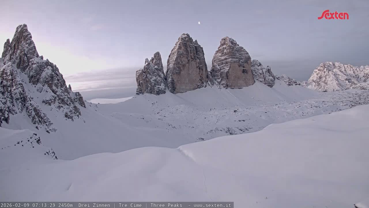 3 Zinnen Dolomites ,Tre Cime di Lavaredo (Three Peaks of Lavaredo) Live Cam - Belluno, Veneto, Italy