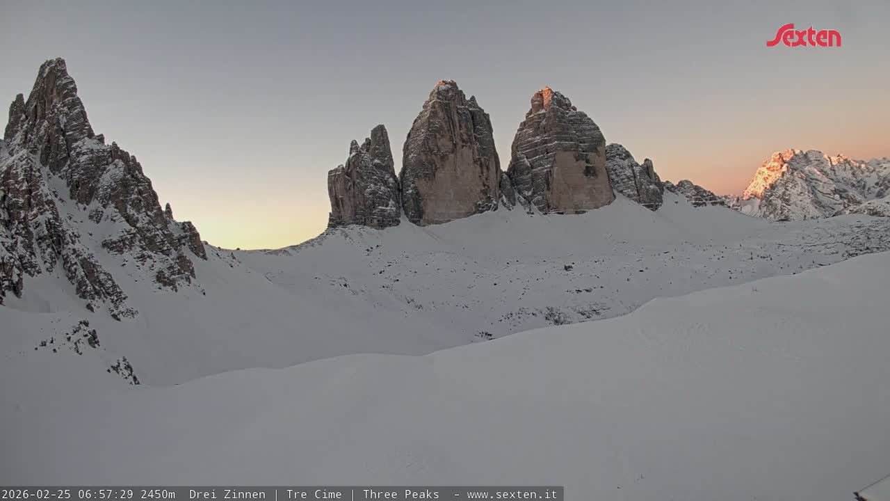 3 Zinnen Dolomites ,Tre Cime di Lavaredo (Three Peaks of Lavaredo) Live Cam - Belluno, Veneto, Italy