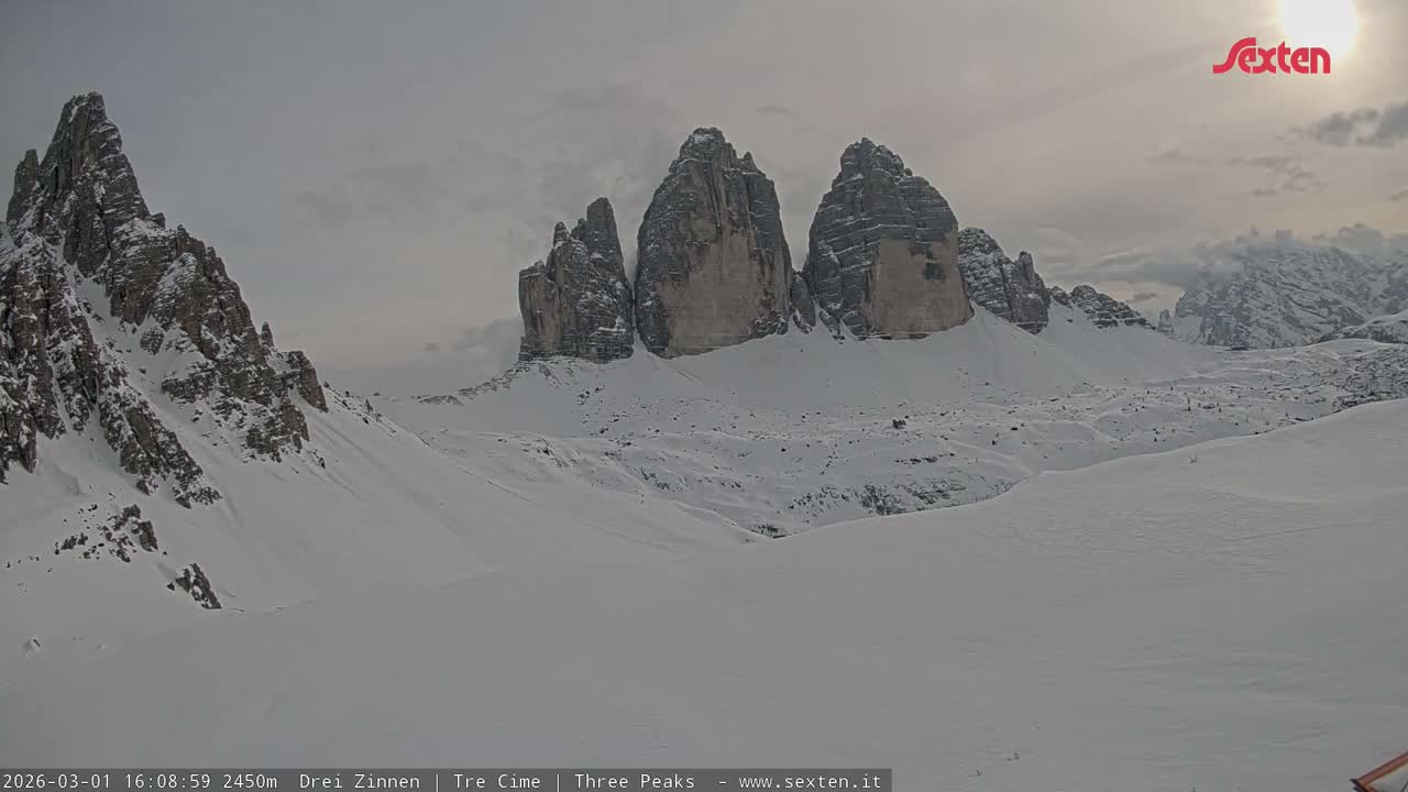 3 Zinnen Dolomites ,Tre Cime di Lavaredo (Three Peaks of Lavaredo) Live Cam - Belluno, Veneto, Italy