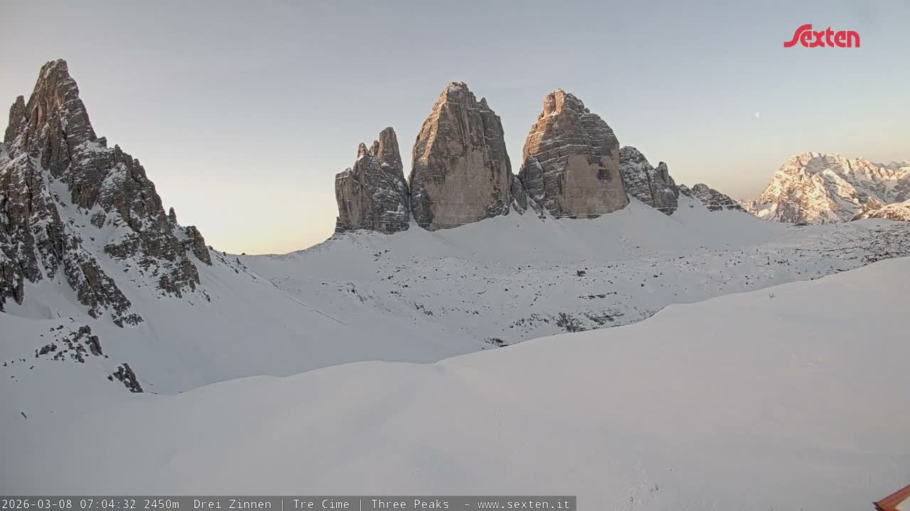 3 Zinnen Dolomites ,Tre Cime di Lavaredo (Three Peaks of Lavaredo) Live Cam - Belluno, Veneto, Italy