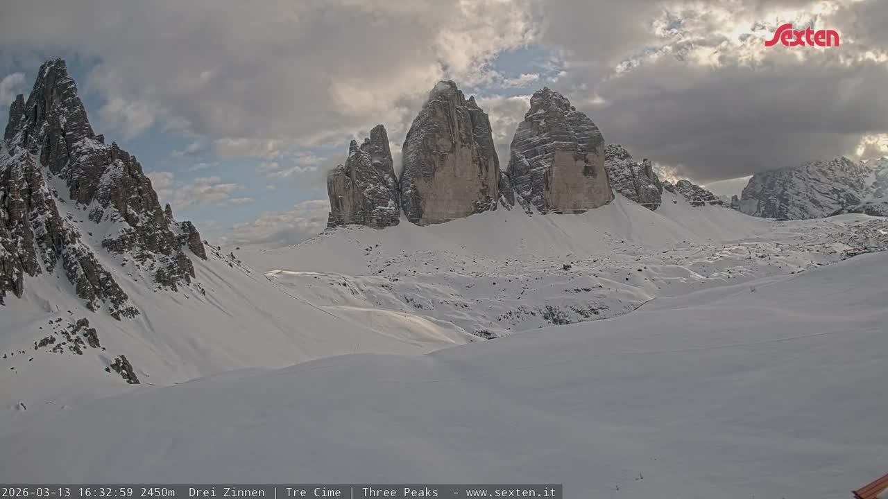 3 Zinnen Dolomites ,Tre Cime di Lavaredo (Three Peaks of Lavaredo) Live Cam - Belluno, Veneto, Italy