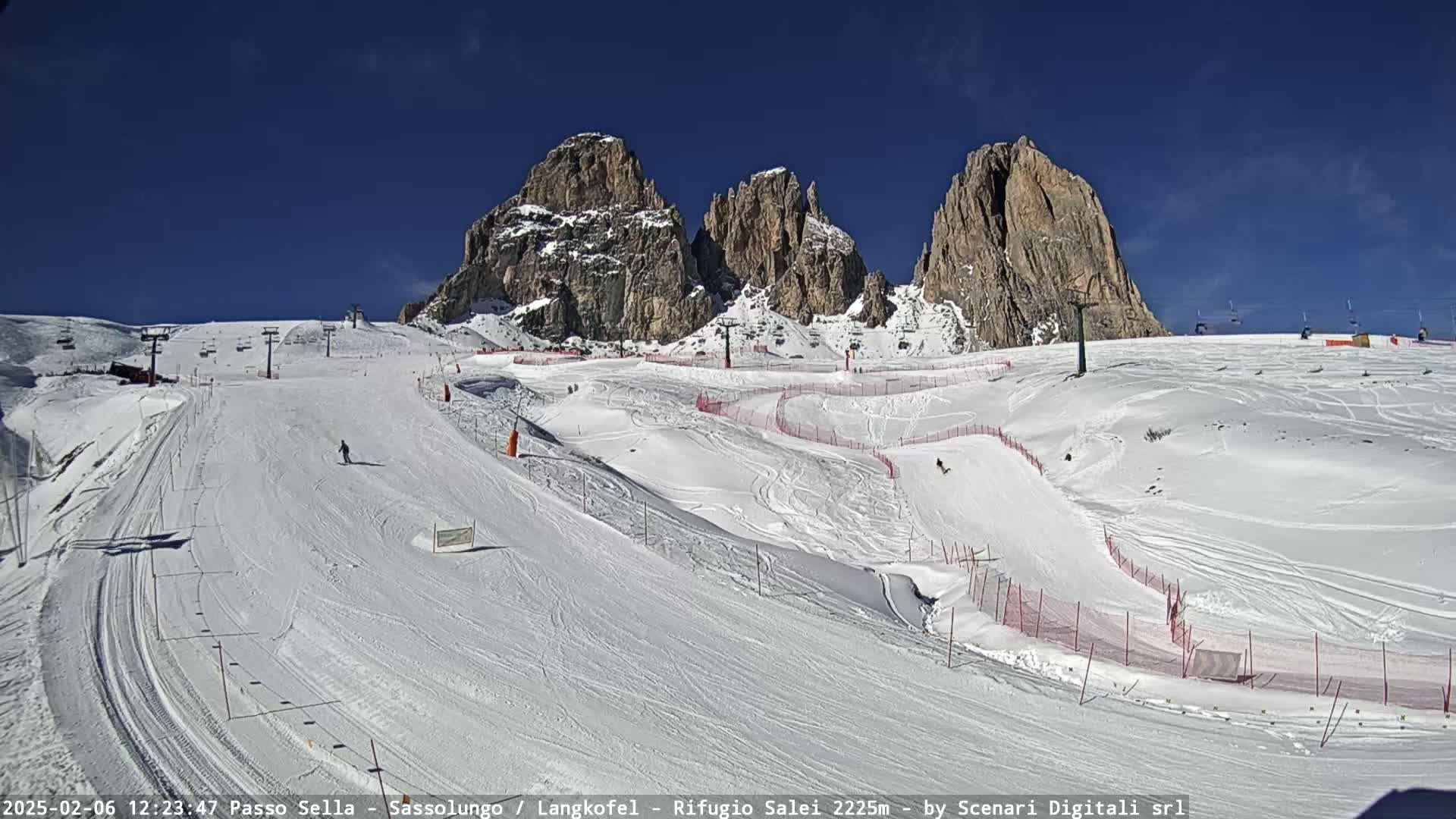 Sassolungo , Langkofel - Passo Sella Ski Slopes Dolomites Live Cam  - Bolzano, Trentino-South Tyrol, Italy