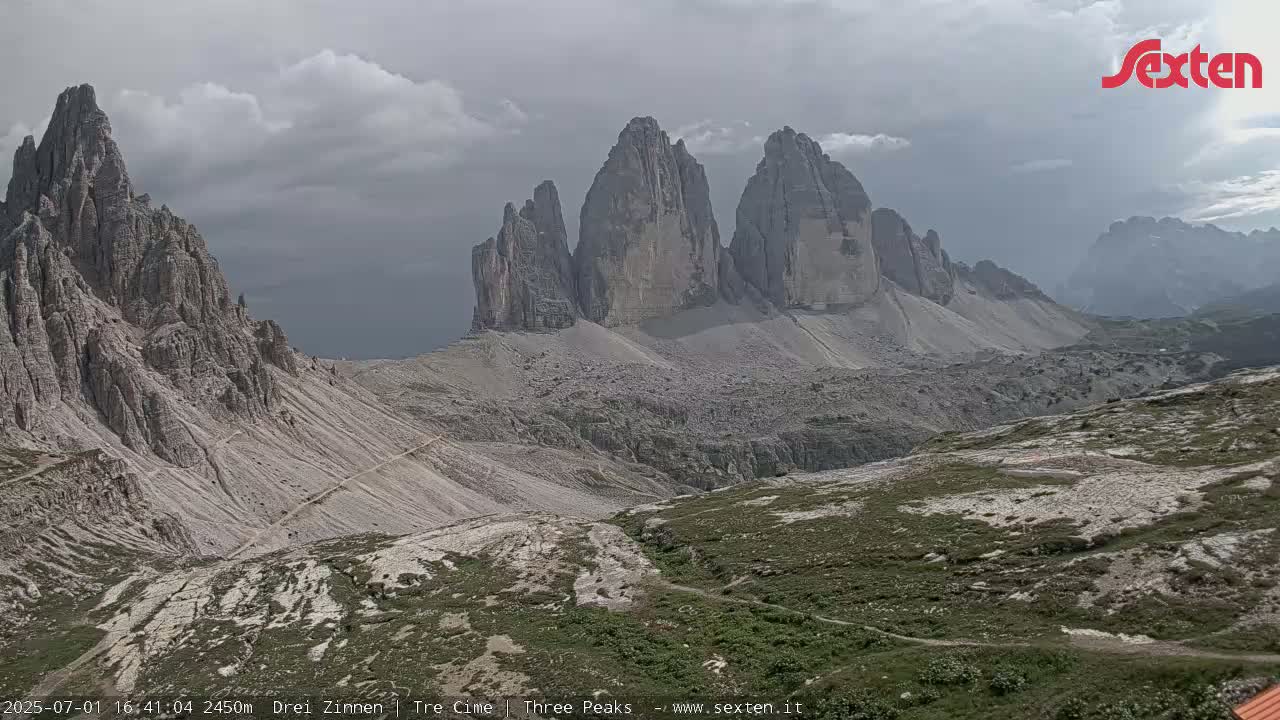 Sassolungo , Langkofel - Passo Sella Ski Slopes Dolomites Live Cam  - Bolzano, Trentino-South Tyrol, Italy