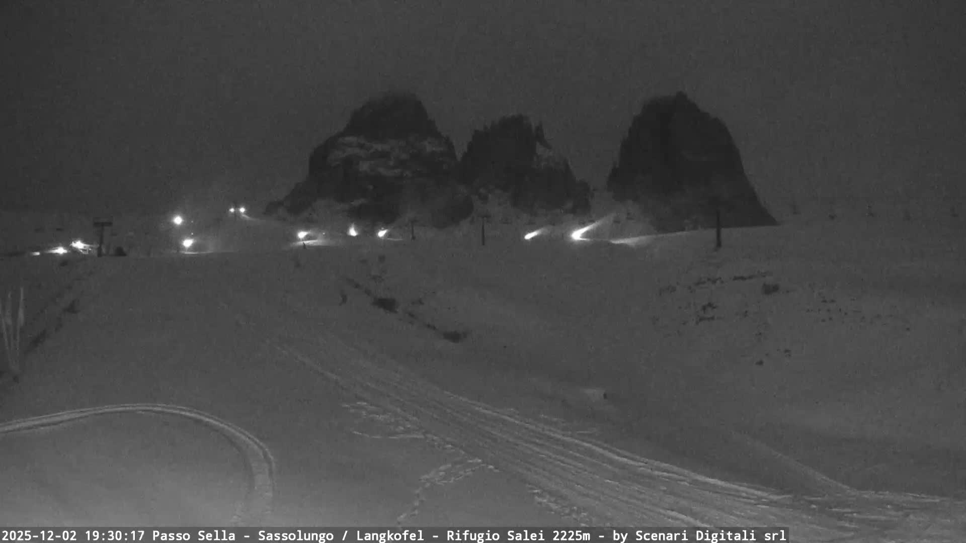 Sassolungo , Langkofel - Passo Sella Ski Slopes Dolomites Live Cam  - Bolzano, Trentino-South Tyrol, Italy