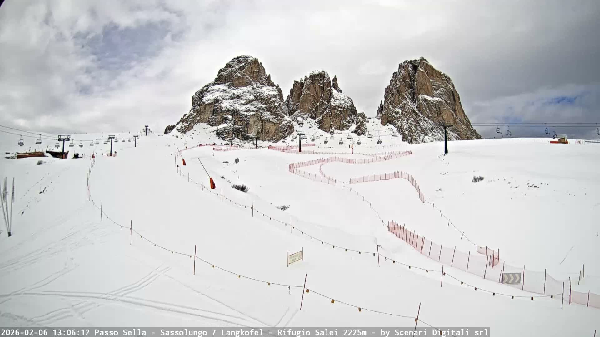 Sassolungo , Langkofel - Passo Sella Ski Slopes Dolomites Live Cam  - Bolzano, Trentino-South Tyrol, Italy