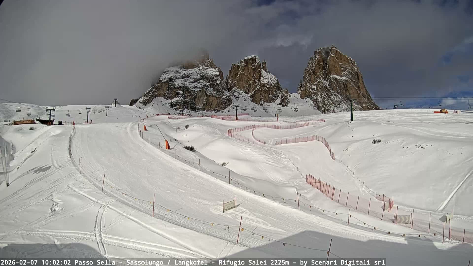 Sassolungo , Langkofel - Passo Sella Ski Slopes Dolomites Live Cam  - Bolzano, Trentino-South Tyrol, Italy