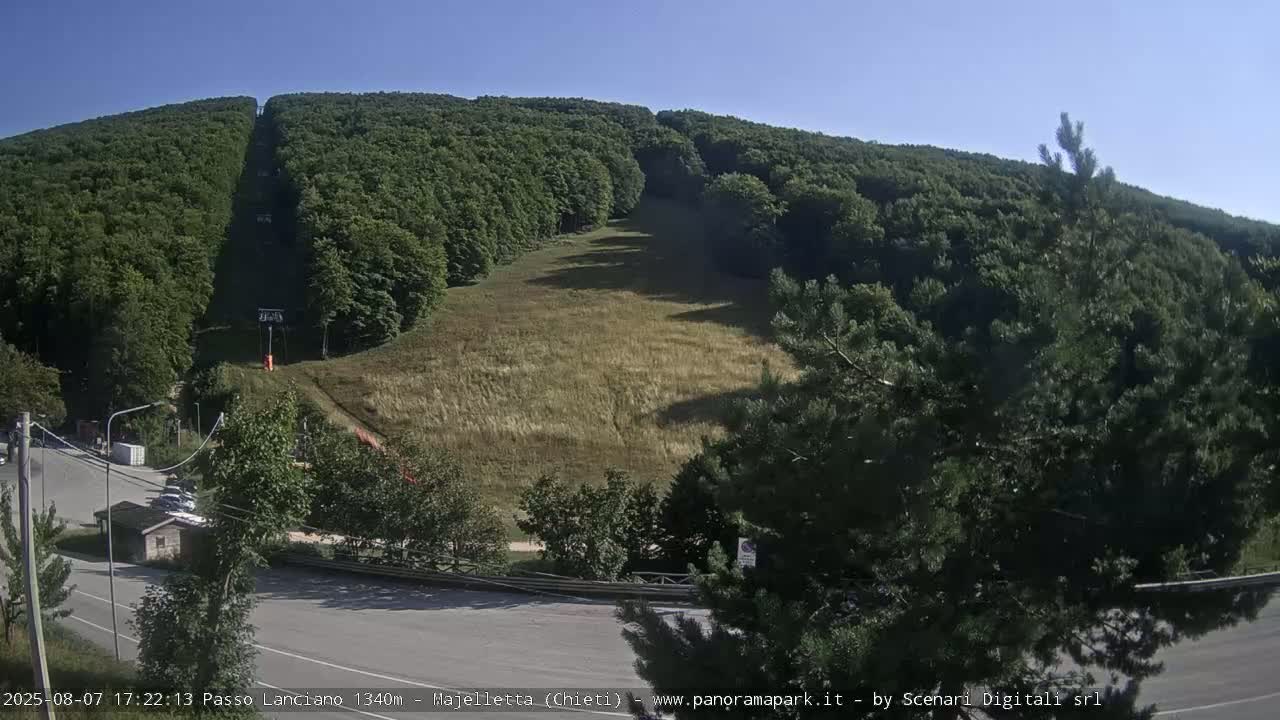 Majelletta, Passo Lanciano Ski Slope Live Cam - Chitei, Abruzzo, Italy