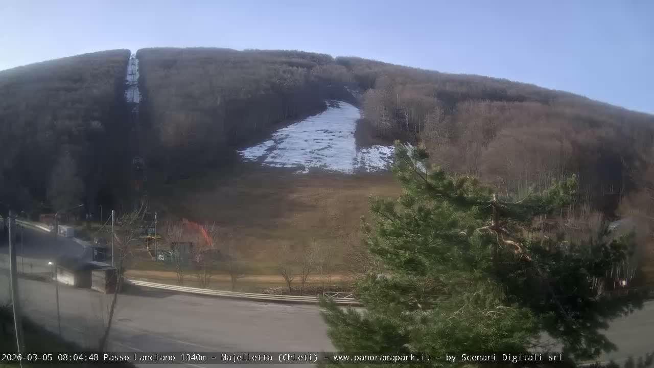 Majelletta, Passo Lanciano Ski Slope Live Cam - Chitei, Abruzzo, Italy