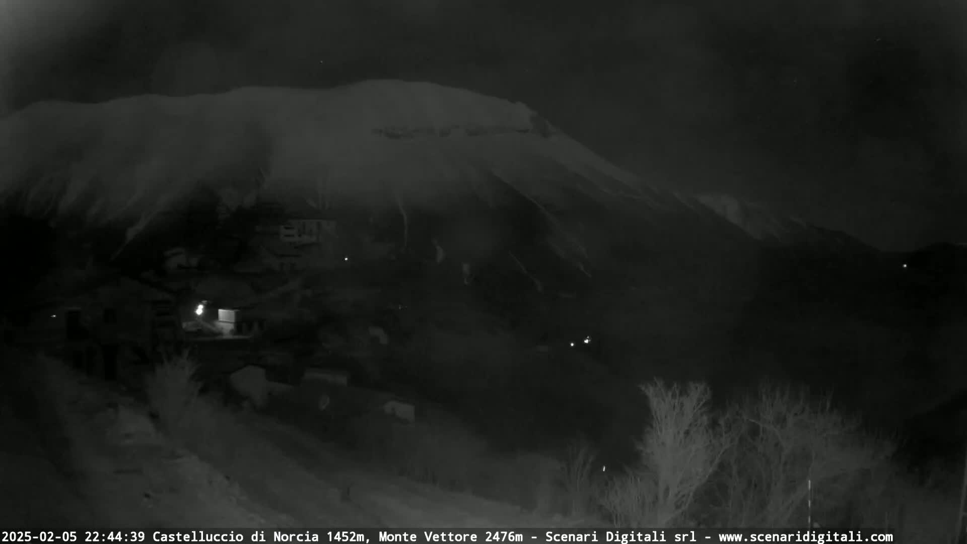 Castelluccio City di Norcia & Monte Vettoretto Mount Panaromic Live Cam - Perugia, Umbria, Italy