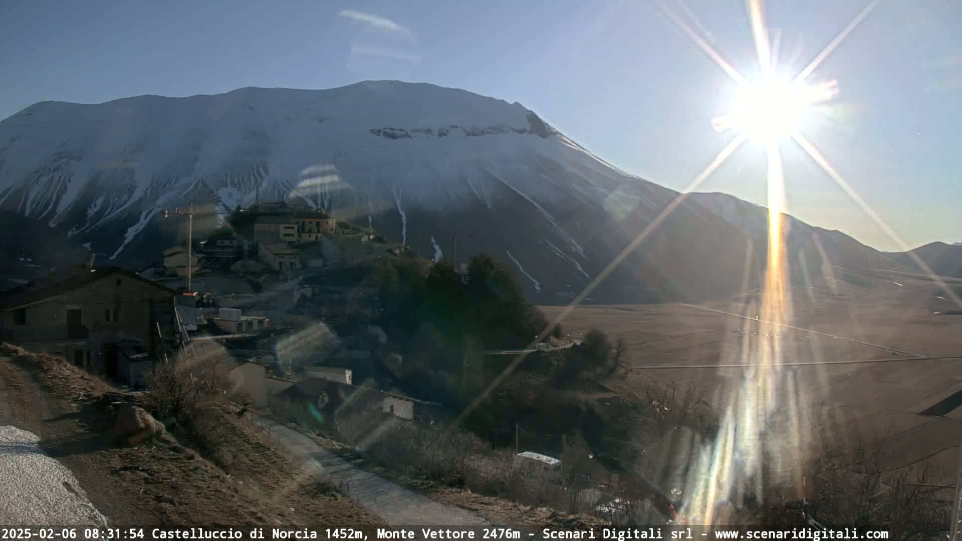 Castelluccio City di Norcia & Monte Vettoretto Mount Panaromic Live Cam - Perugia, Umbria, Italy