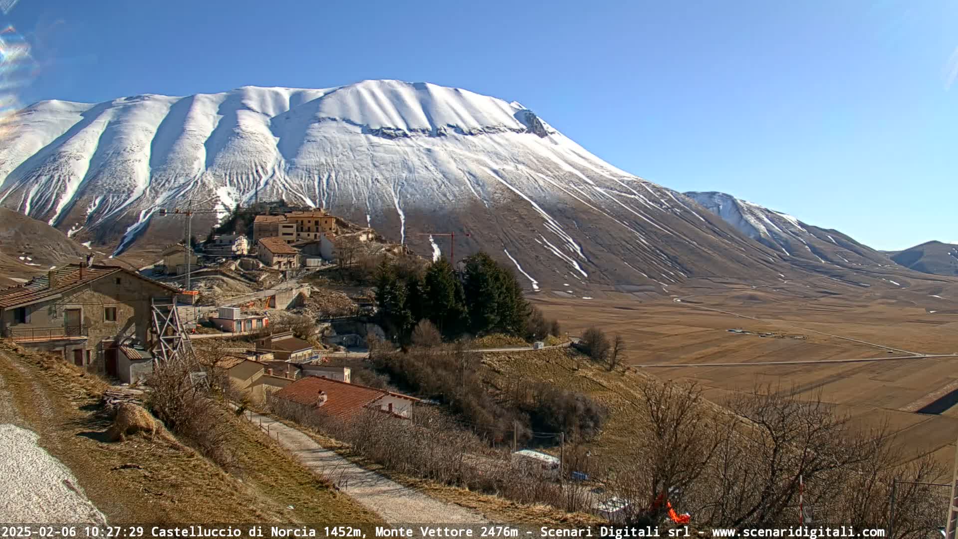 Castelluccio City di Norcia & Monte Vettoretto Mount Panaromic Live Cam - Perugia, Umbria, Italy