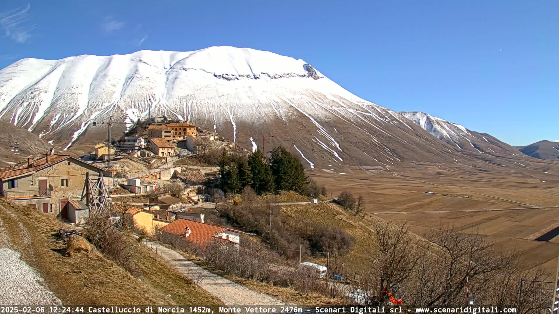 Castelluccio City di Norcia & Monte Vettoretto Mount Panaromic Live Cam - Perugia, Umbria, Italy