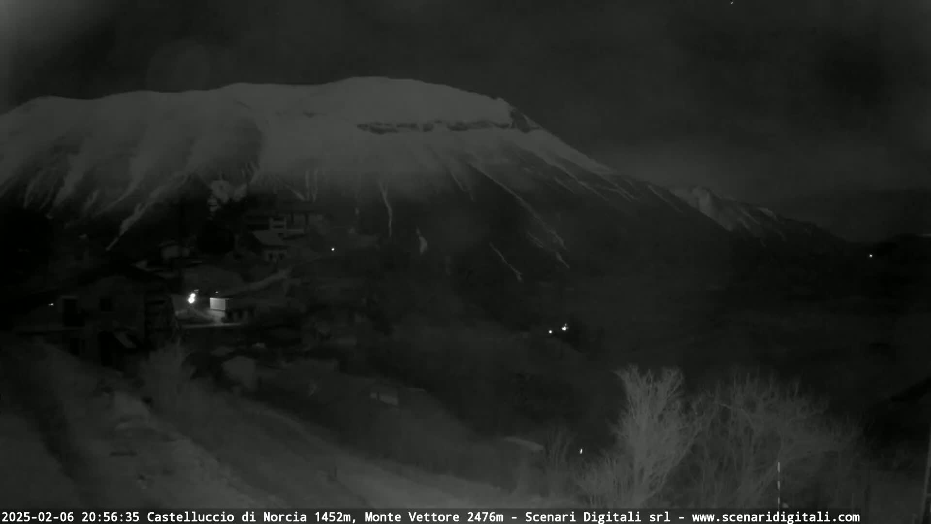 Castelluccio City di Norcia & Monte Vettoretto Mount Panaromic Live Cam - Perugia, Umbria, Italy