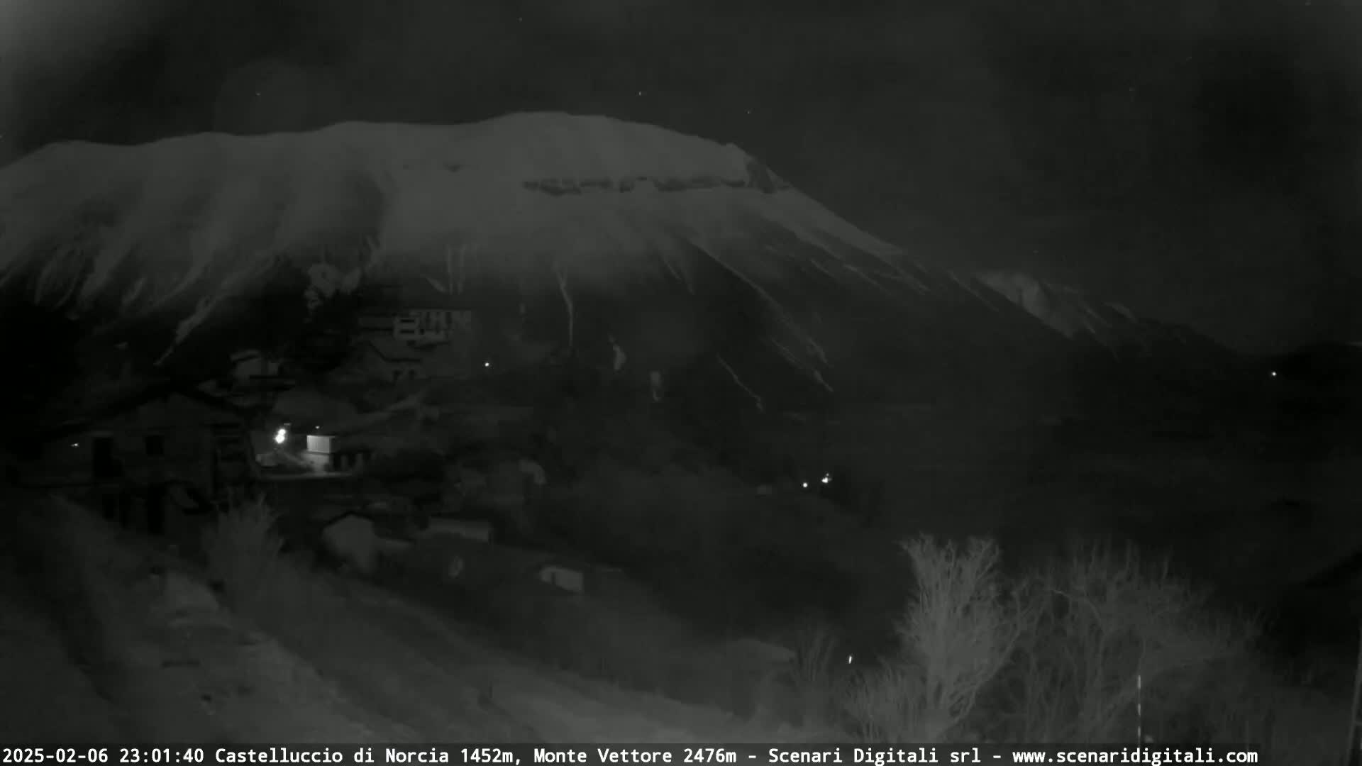 Castelluccio City di Norcia & Monte Vettoretto Mount Panaromic Live Cam - Perugia, Umbria, Italy