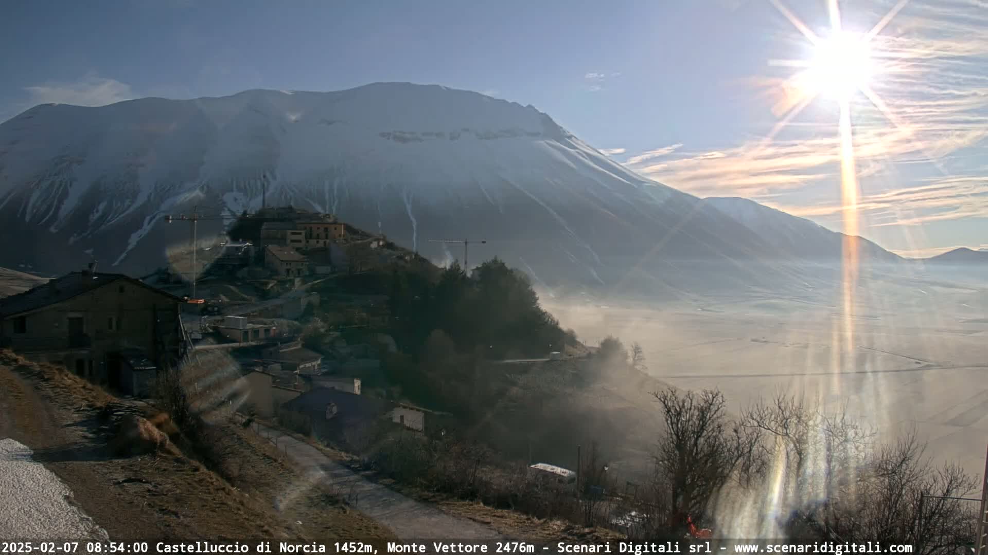 Castelluccio City di Norcia & Monte Vettoretto Mount Panaromic Live Cam - Perugia, Umbria, Italy