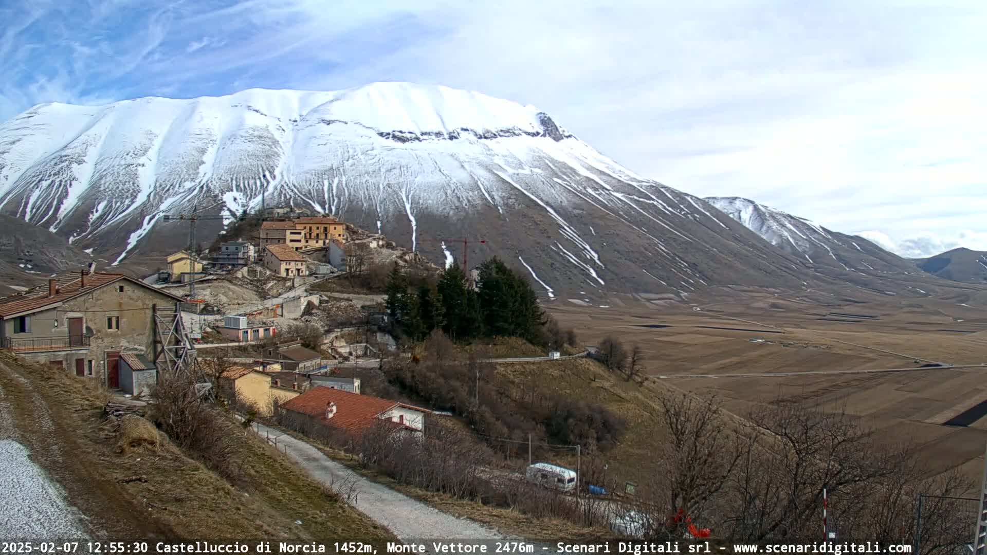 Castelluccio City di Norcia & Monte Vettoretto Mount Panaromic Live Cam - Perugia, Umbria, Italy