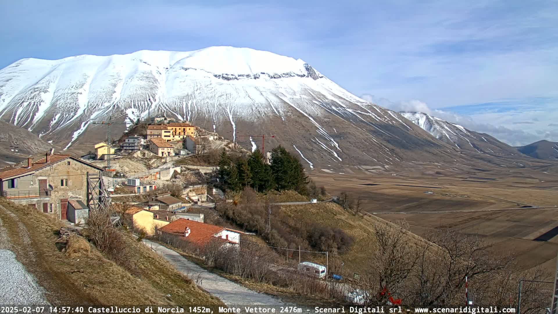 Castelluccio City di Norcia & Monte Vettoretto Mount Panaromic Live Cam - Perugia, Umbria, Italy