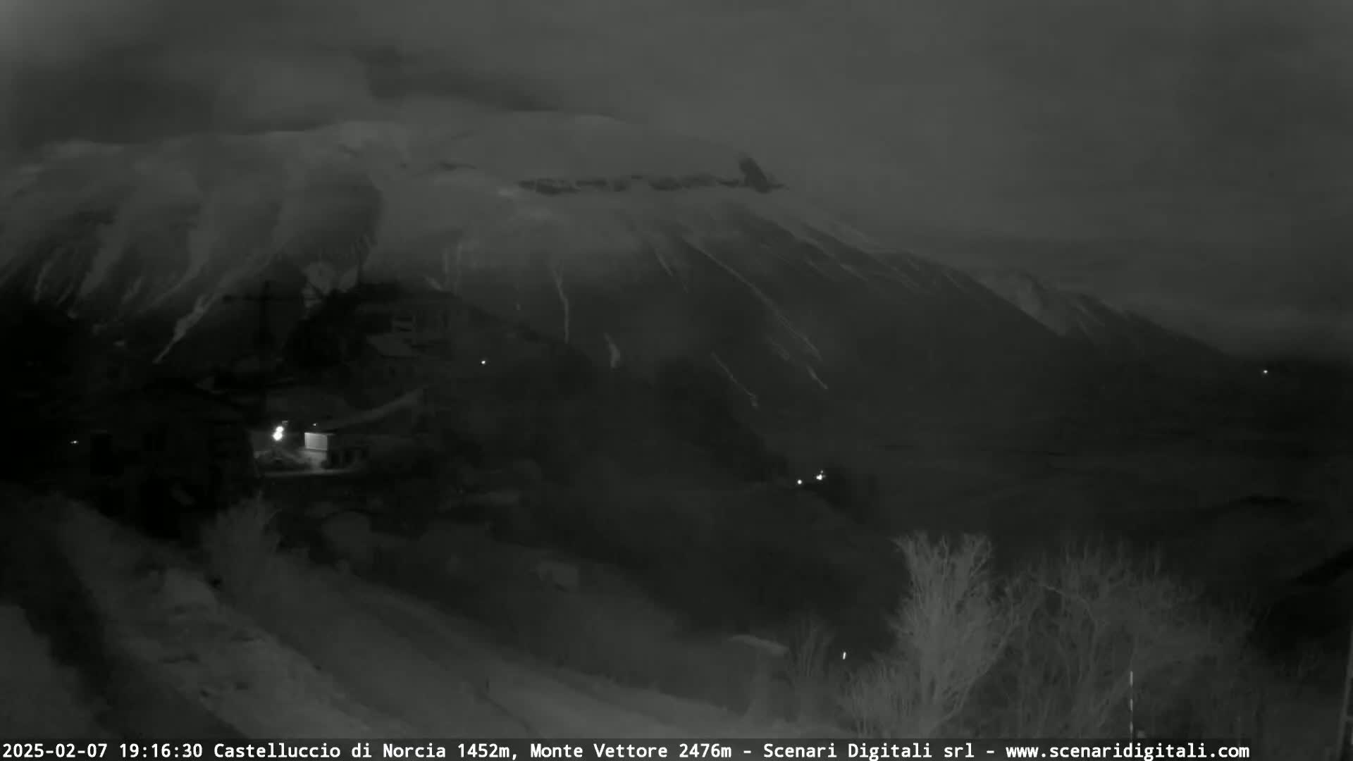 Castelluccio City di Norcia & Monte Vettoretto Mount Panaromic Live Cam - Perugia, Umbria, Italy