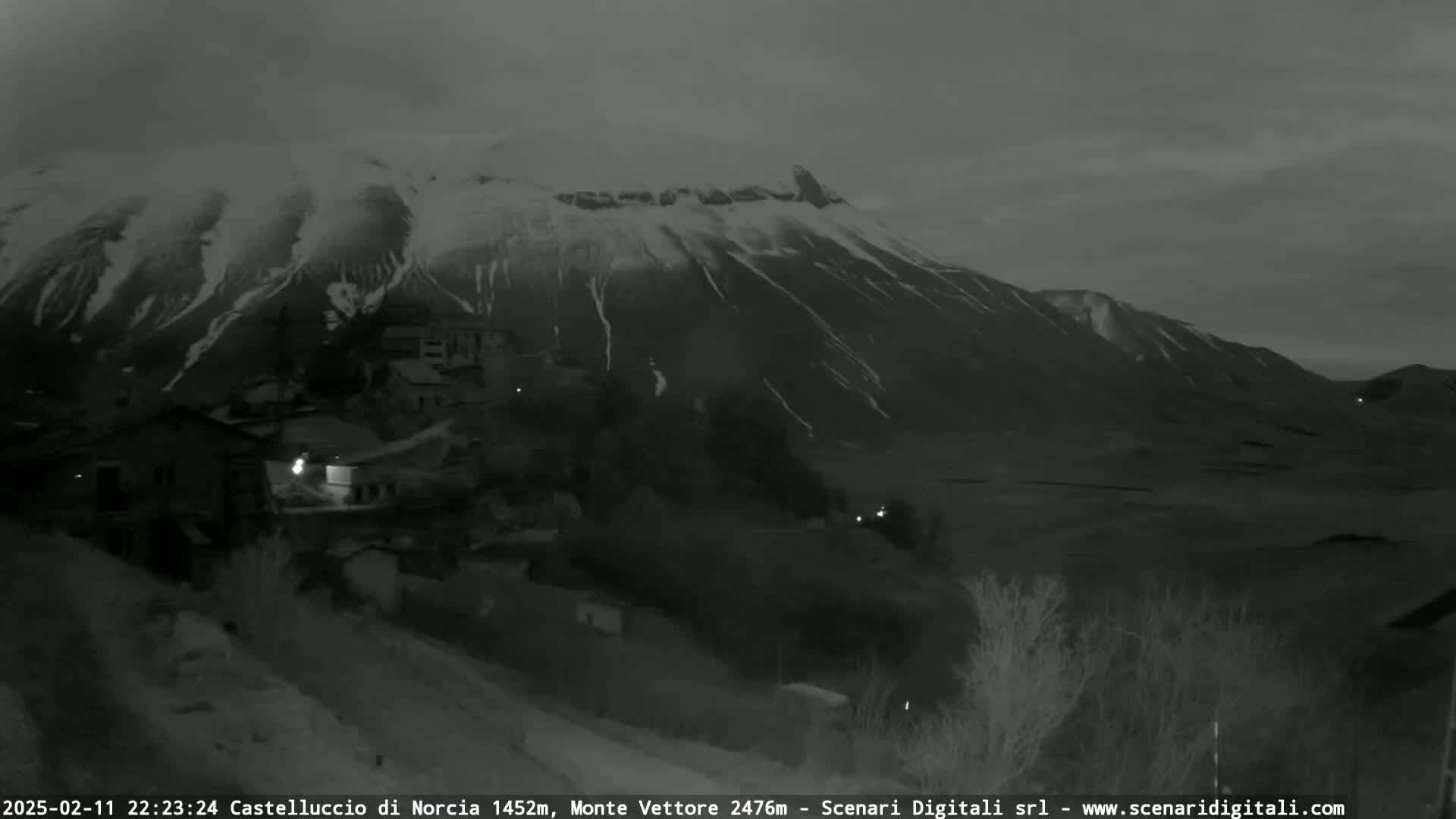 Castelluccio City di Norcia & Monte Vettoretto Mount Panaromic Live Cam - Perugia, Umbria, Italy