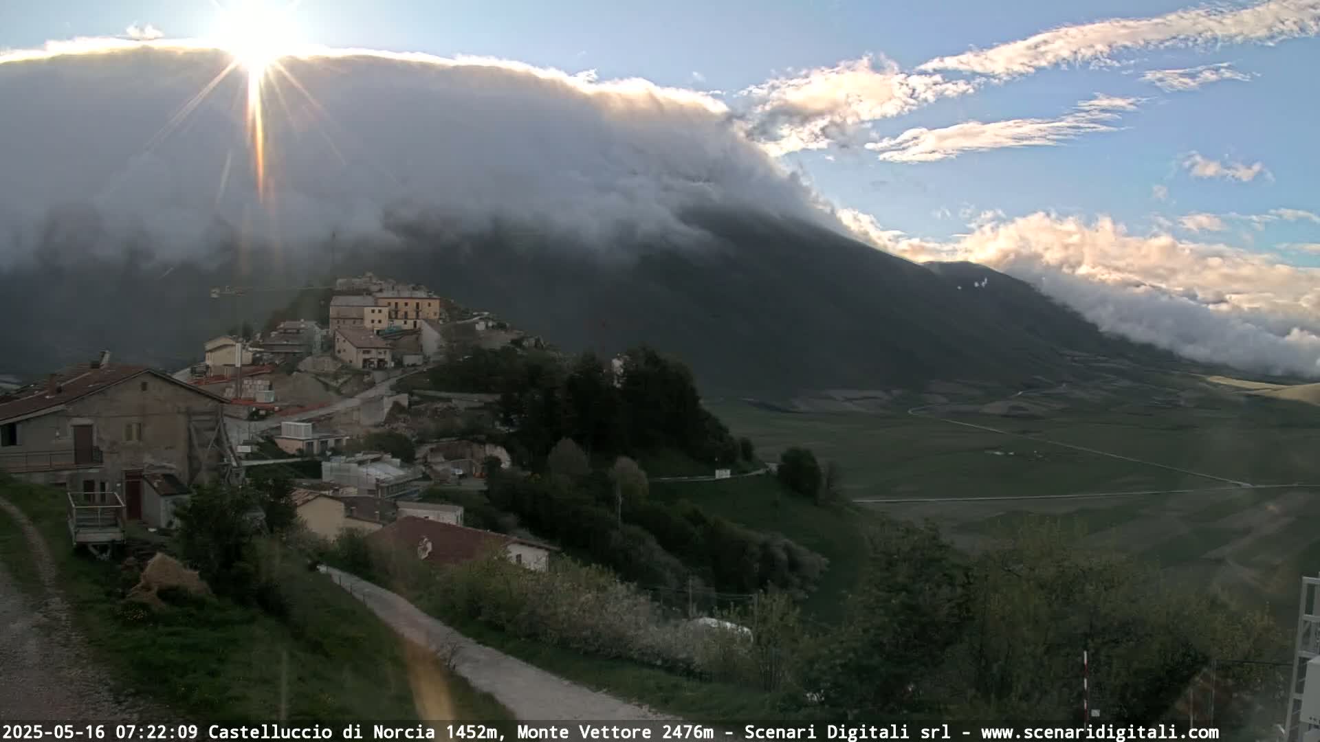 Castelluccio City di Norcia & Monte Vettoretto Mount Panaromic Live Cam - Perugia, Umbria, Italy
