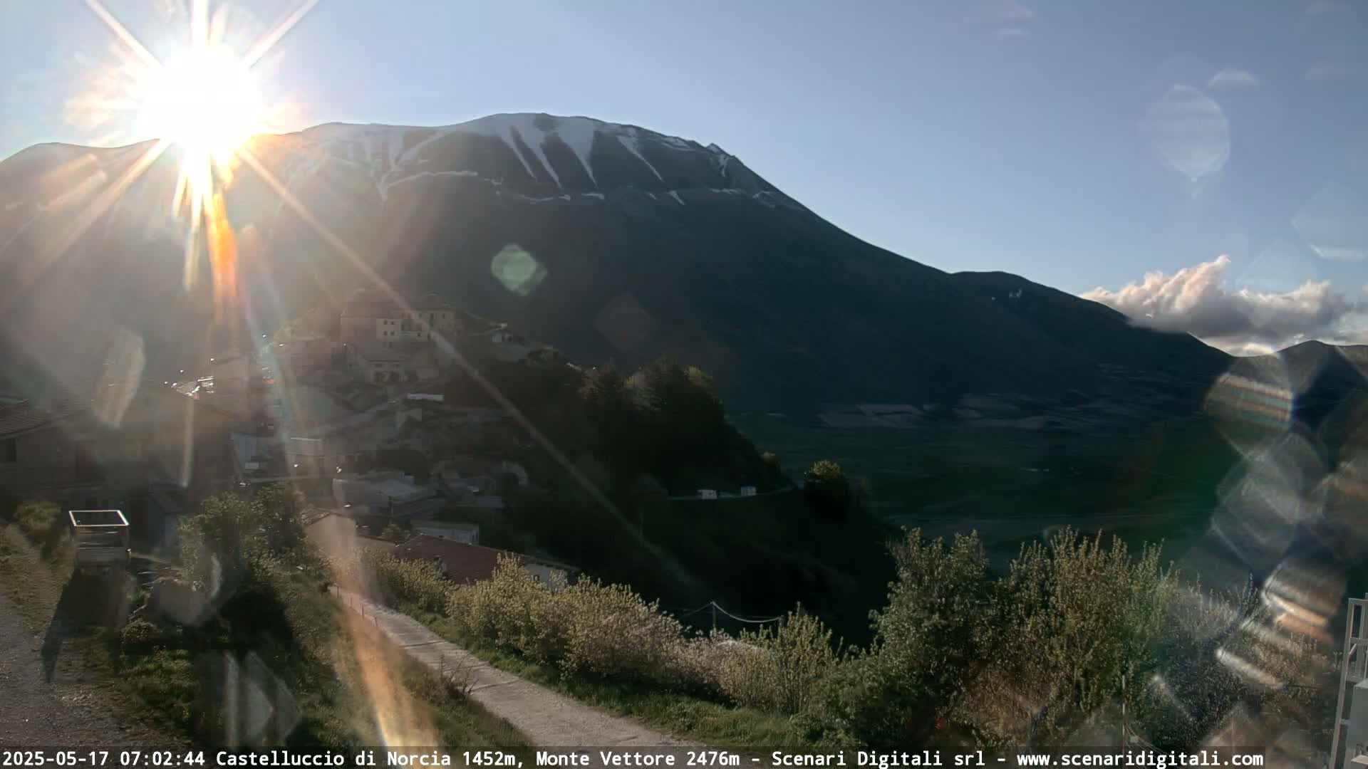 Castelluccio City di Norcia & Monte Vettoretto Mount Panaromic Live Cam - Perugia, Umbria, Italy