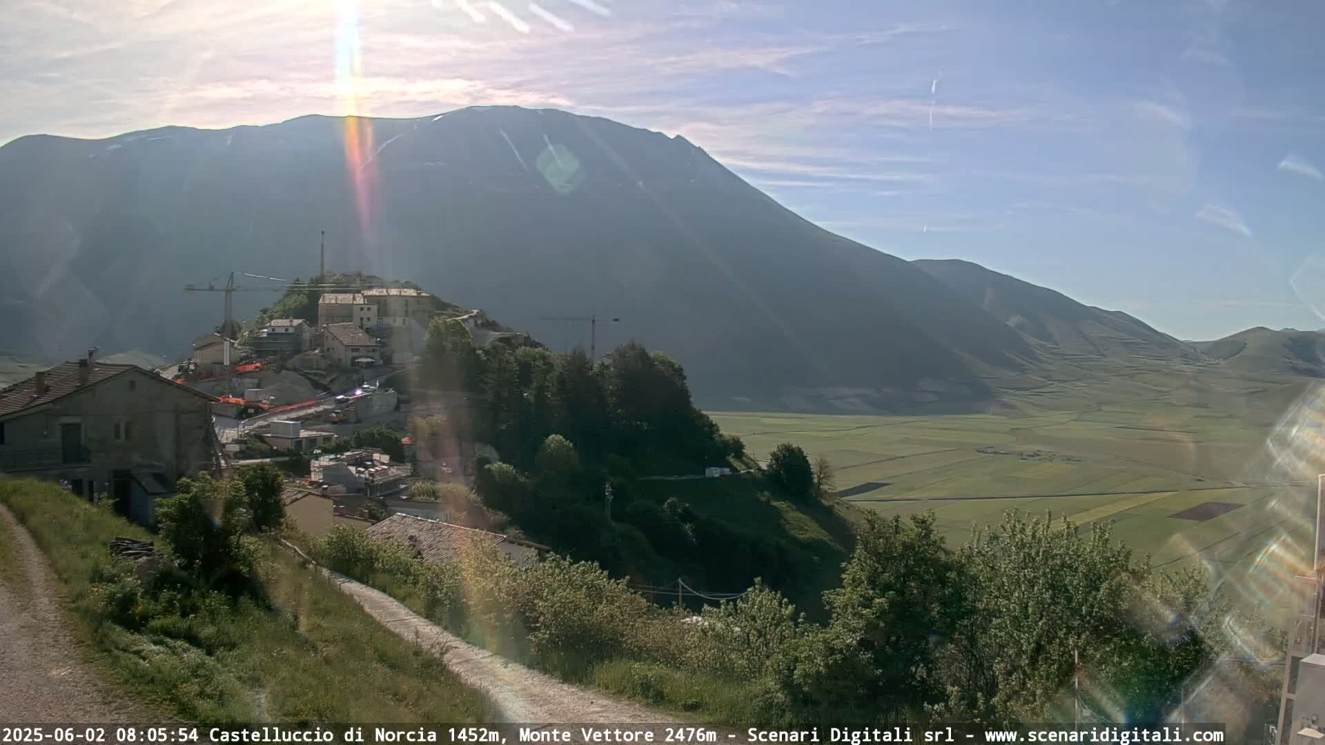 Castelluccio City di Norcia & Monte Vettoretto Mount Panaromic Live Cam - Perugia, Umbria, Italy