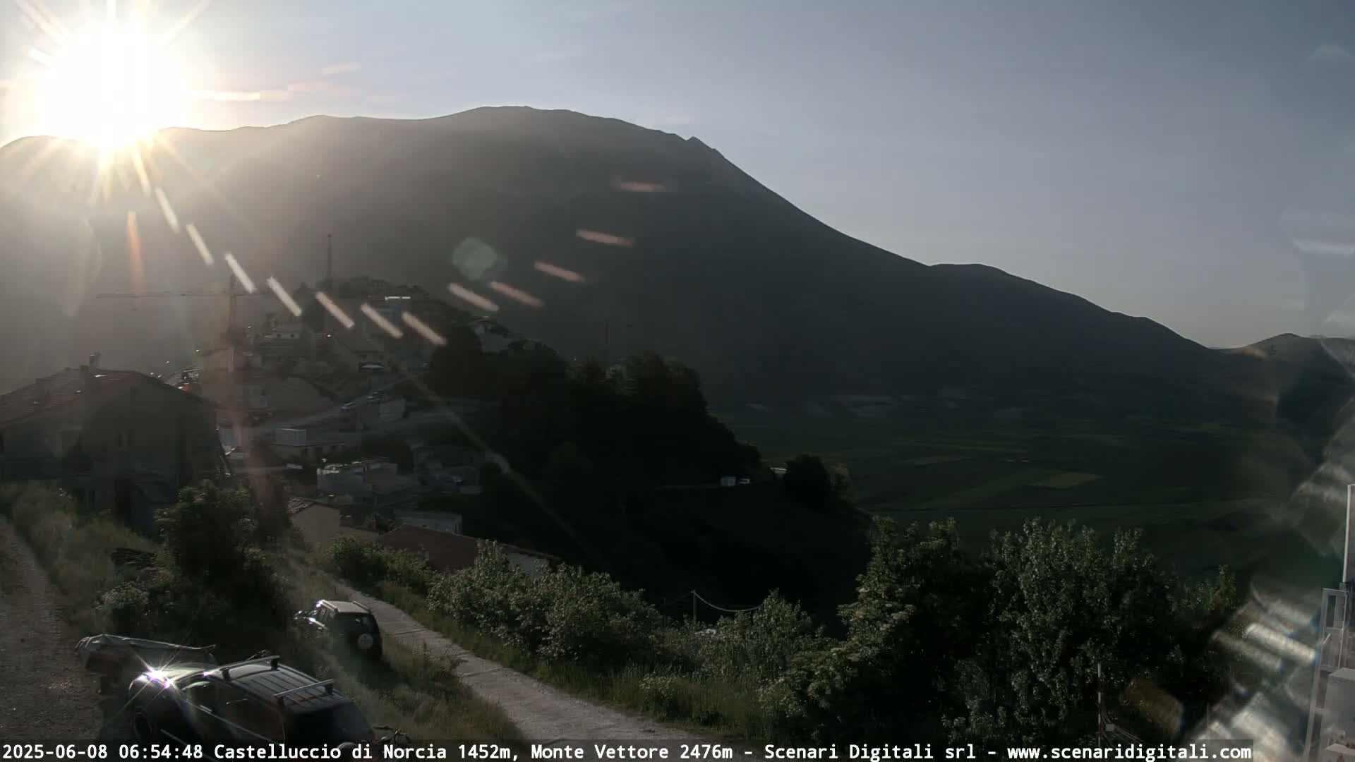 Castelluccio City di Norcia & Monte Vettoretto Mount Panaromic Live Cam - Perugia, Umbria, Italy